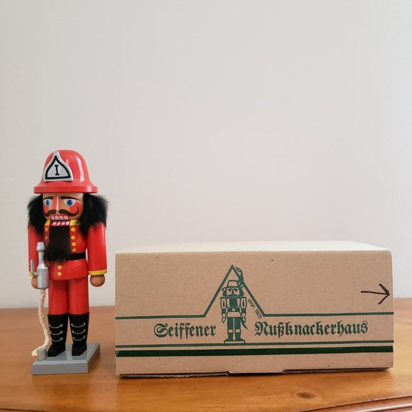 Firefighter nutcracker - Picture 2 of 7